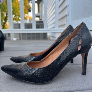 Ann Taylor Perfect Pointy Pump Snakeskin Cut Out Heels Size 6.5